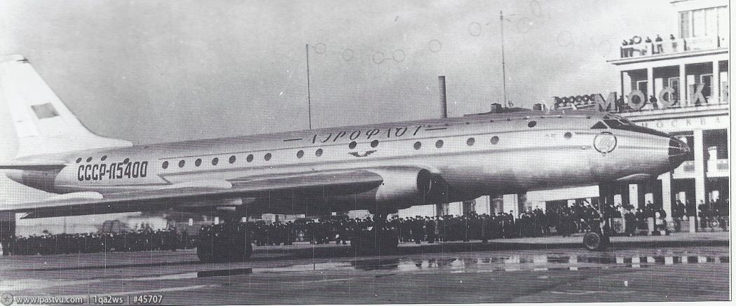 Реактивный пассажирский самолет Ту-104 